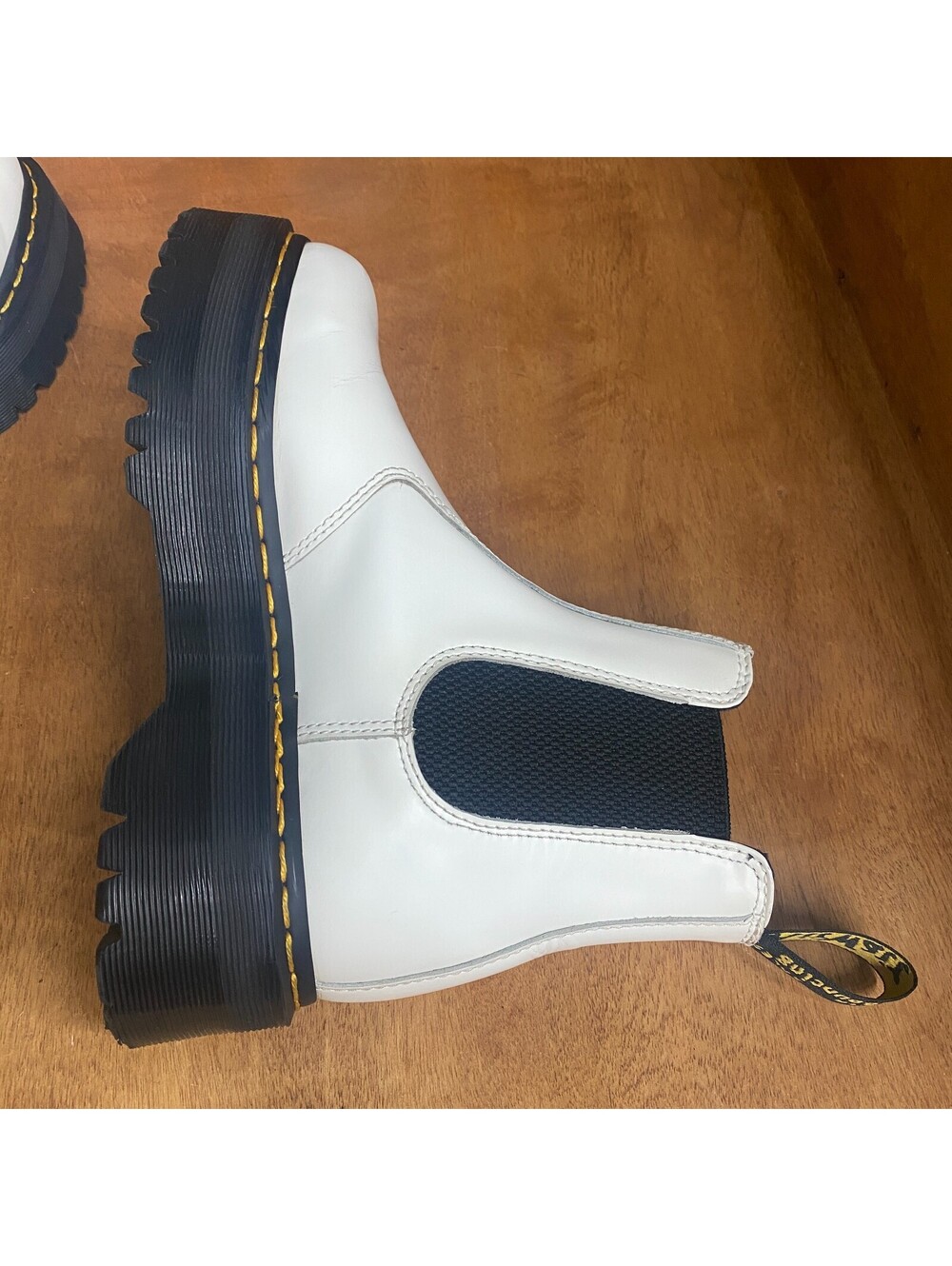 Dr Martins 2976 Quad Platform Chelsea Boots Smooth White Leather Women 8 AirWair - Picture 12 of 15